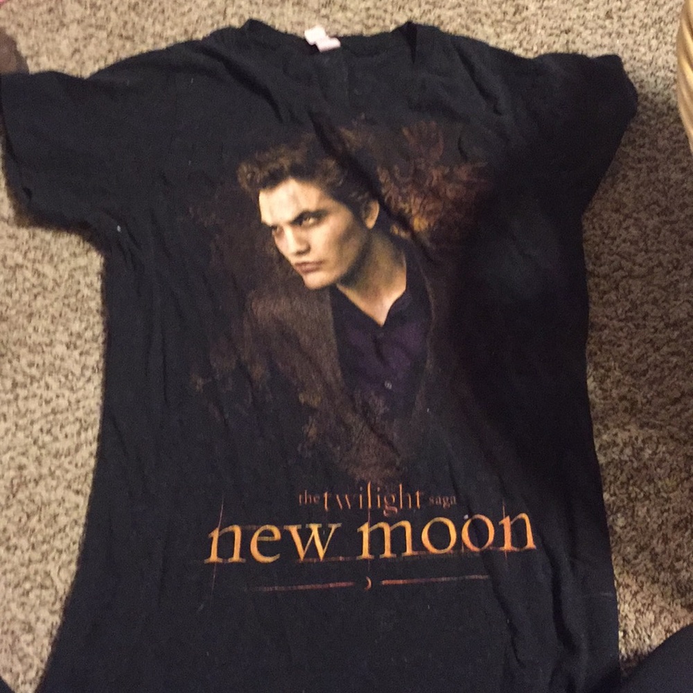A twilight t-shirt with short sleeves